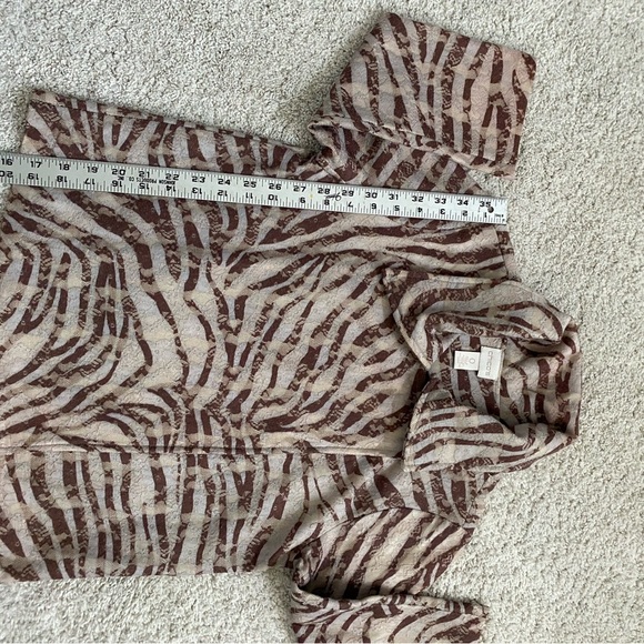 Chico’s Zebra Lace Zee Cardigan Sweater Brown/Cream Size 0= Size 4 - Picture 7 of 8